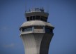 美国联邦航空管理局在数百次航班中断后考虑减少纽瓦克机场的航班