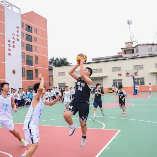 女生喜欢篮球足球(为什么女生喜欢篮球不喜欢足球)