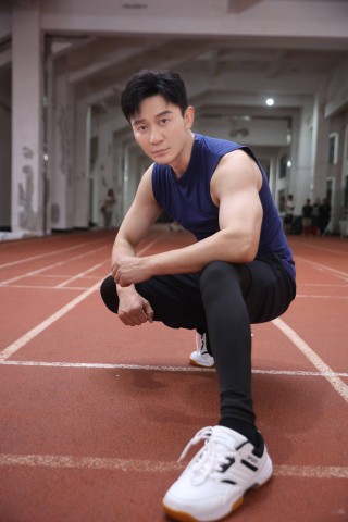 足球运动员李晨(足球运动员李晨光)