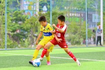 少儿足球入门视频(少儿足球入门视频教学)