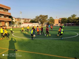 小学生足球训练视频(小学生足球训练视频全套)