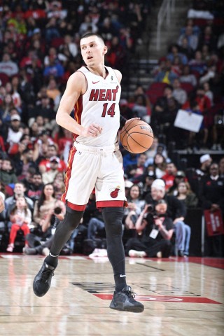 nba骑士vs热火(热火vs骑士27分逆转)