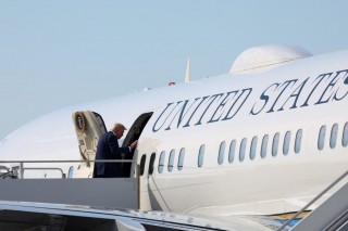 外媒：特朗普拟接受卡塔尔赠送豪华飞机当“空军一号”，引发两党争议，本人回应