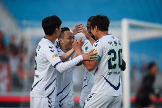 直全北现代vs上海上港(全北现代 vs 上海上港)