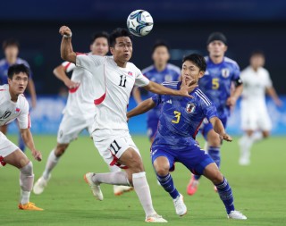 香港vs朝鲜足球(国足对香港足球比赛)