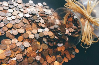 中国黄金网纸黄金的投资策略有何特点？这些特点如何影响投资决策？