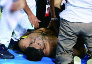 足球运动员猝死(足球运动员 死亡)
