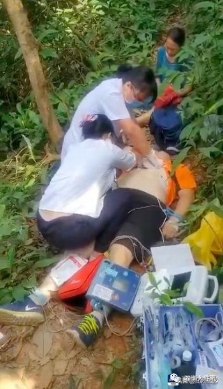 足球运动员猝死(足球运动员 死亡)