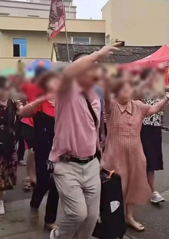 无人机在全红婵家上空航拍?警方回应 第2张 无人机在全红婵家上空航拍?警方回应 第2张