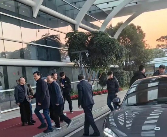 雷军到访宁德时代,和曾毓群谈一个“小生意” 第1张 雷军到访宁德时代,和曾毓群谈一个“小生意” 第1张