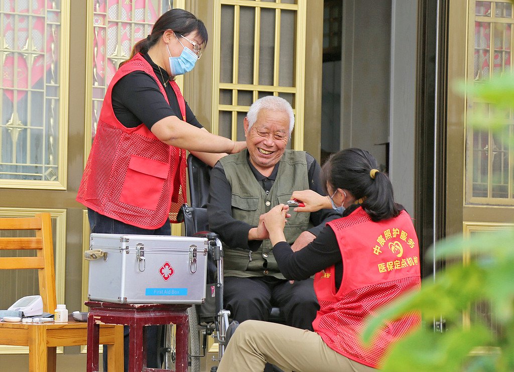 全国人大代表、山东阳光大姐集团董事长卓长立建议：将家庭养老服务、病人陪护消费纳入个人所得税抵扣范围  第1张