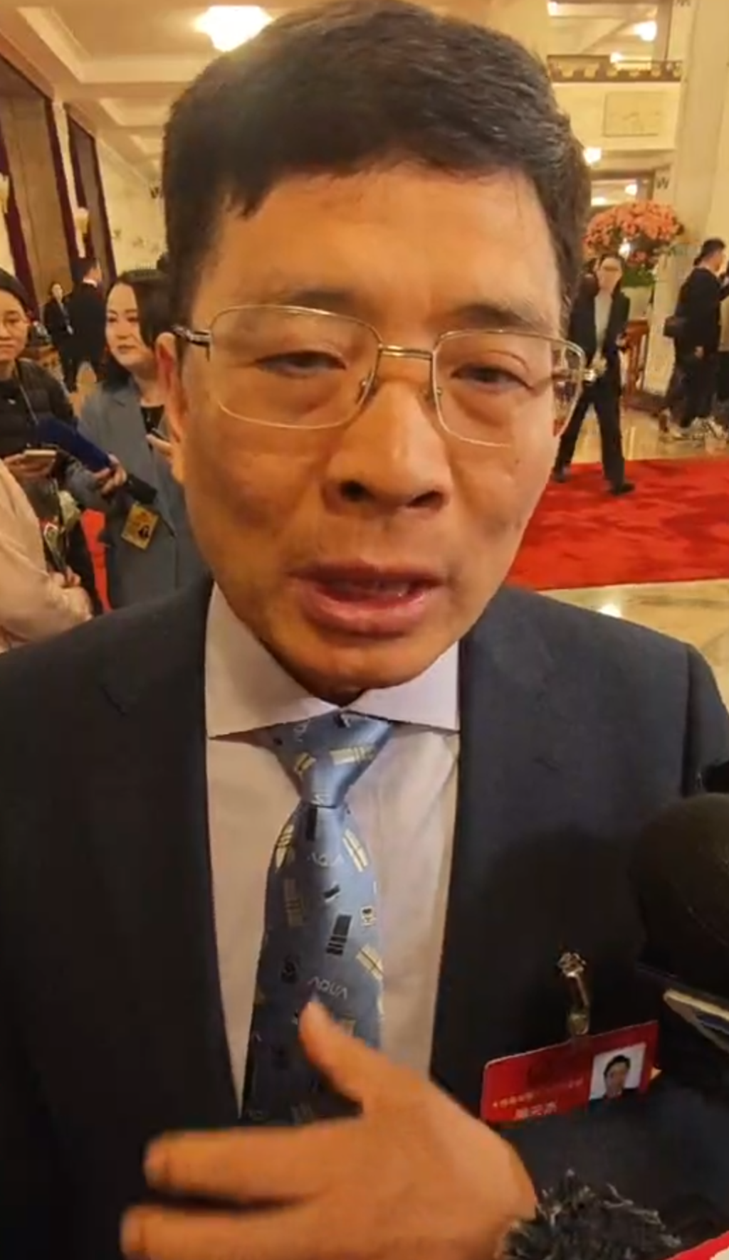 周云杰回应“出圈”:每个人都要适应网络时代,希望全员拥抱新媒体 第1张 周云杰回应“出圈”:每个人都要适应网络时代,希望全员拥抱新媒体 第1张
