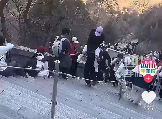 “两天挣了两千元”!泰山陪爬爆火,有人已成立工作室 第1张 “两天挣了两千元”!泰山陪爬爆火,有人已成立工作室 第1张