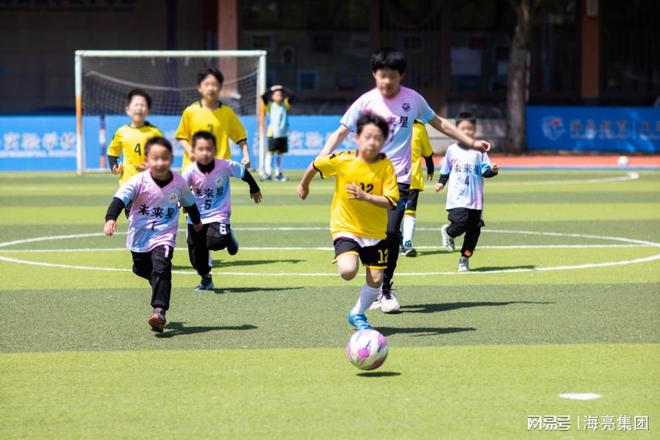 孩子学足球(孩子学足球进校队家长感言)  第2张