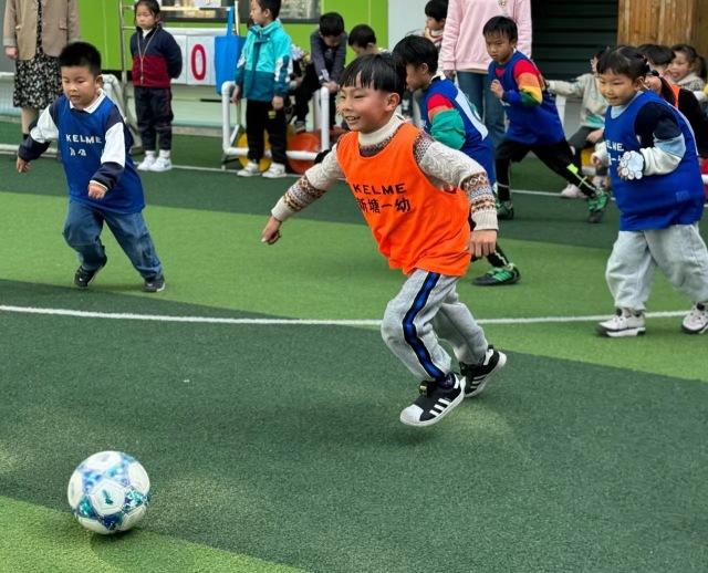 幼儿足球游戏(幼儿足球游戏教案与设计) 第2张 幼儿足球游戏(幼儿足球游戏教案与设计) 第2张