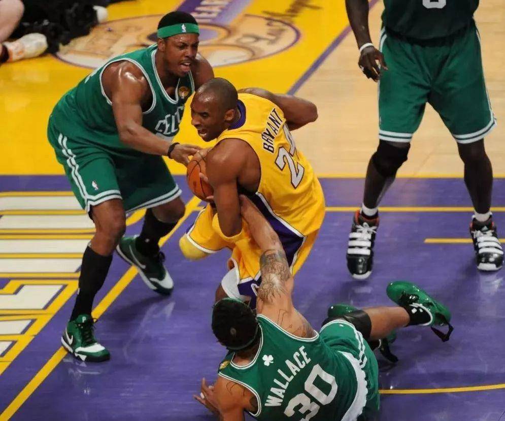 07罗伊vs科比(罗伊nba比赛视频)  第2张