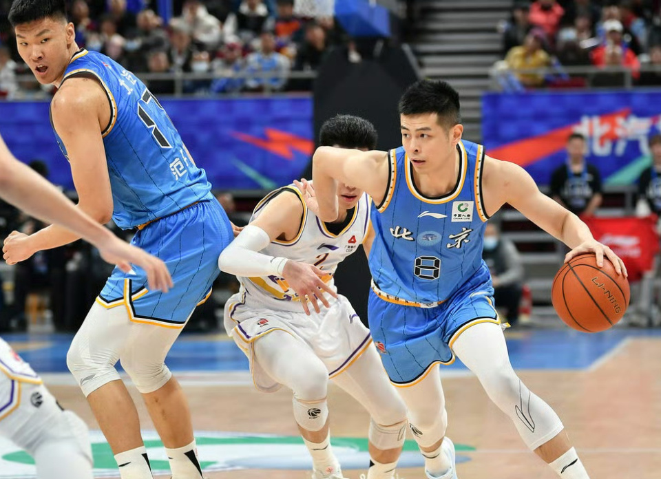 cba北京vs上海(cba北京vs上海男篮)  第2张