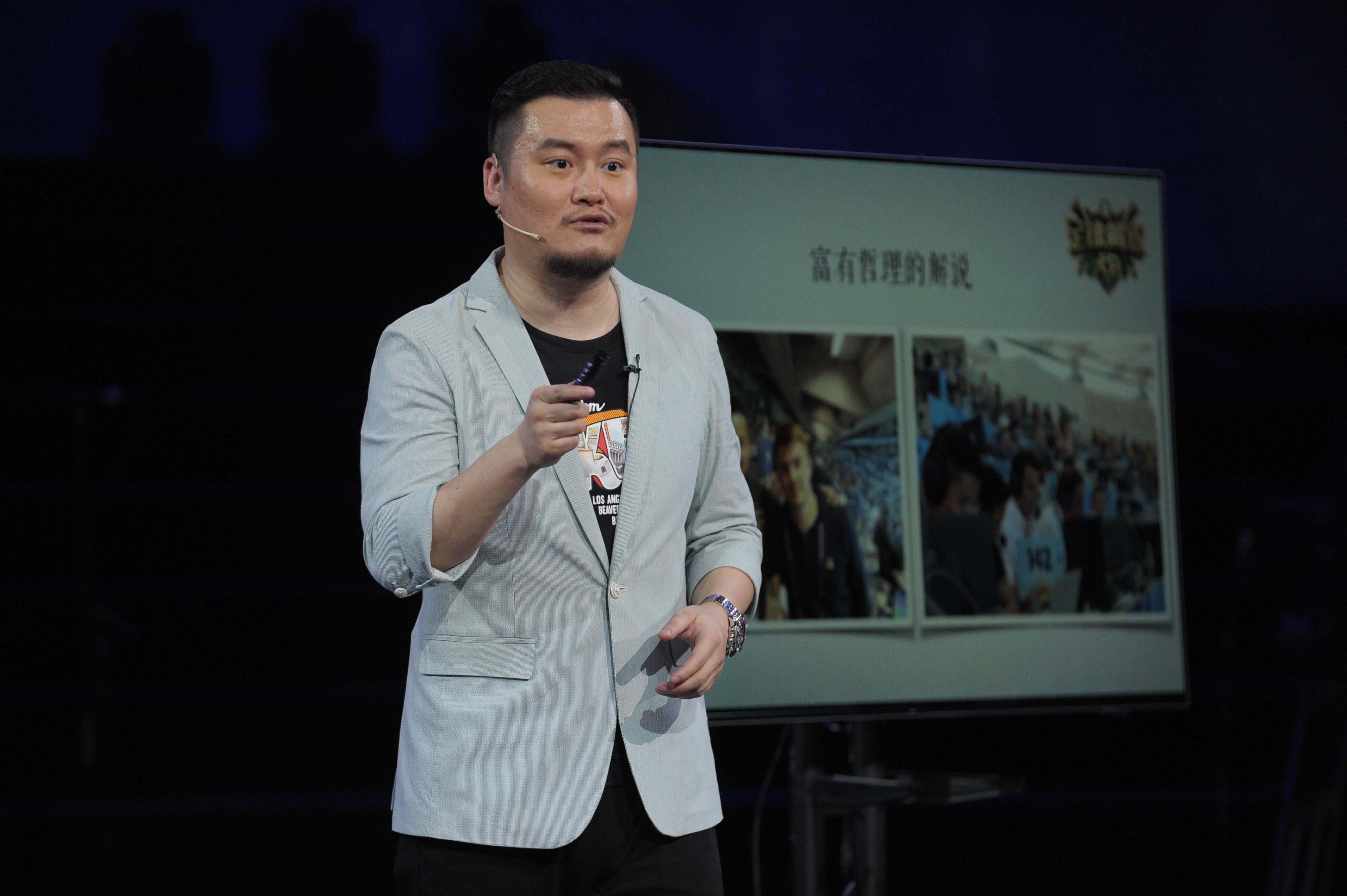 足球解说员苏东(足球解说员苏东现在在那个平台)  第2张